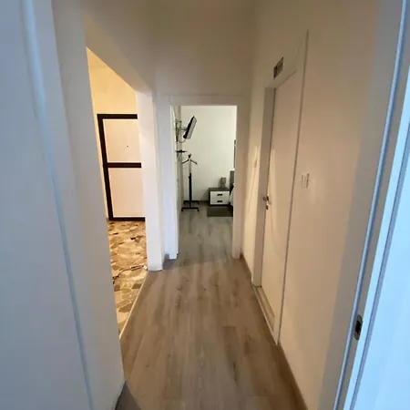 ベッド・アンド・ブレックファスト Zola Centro 3*